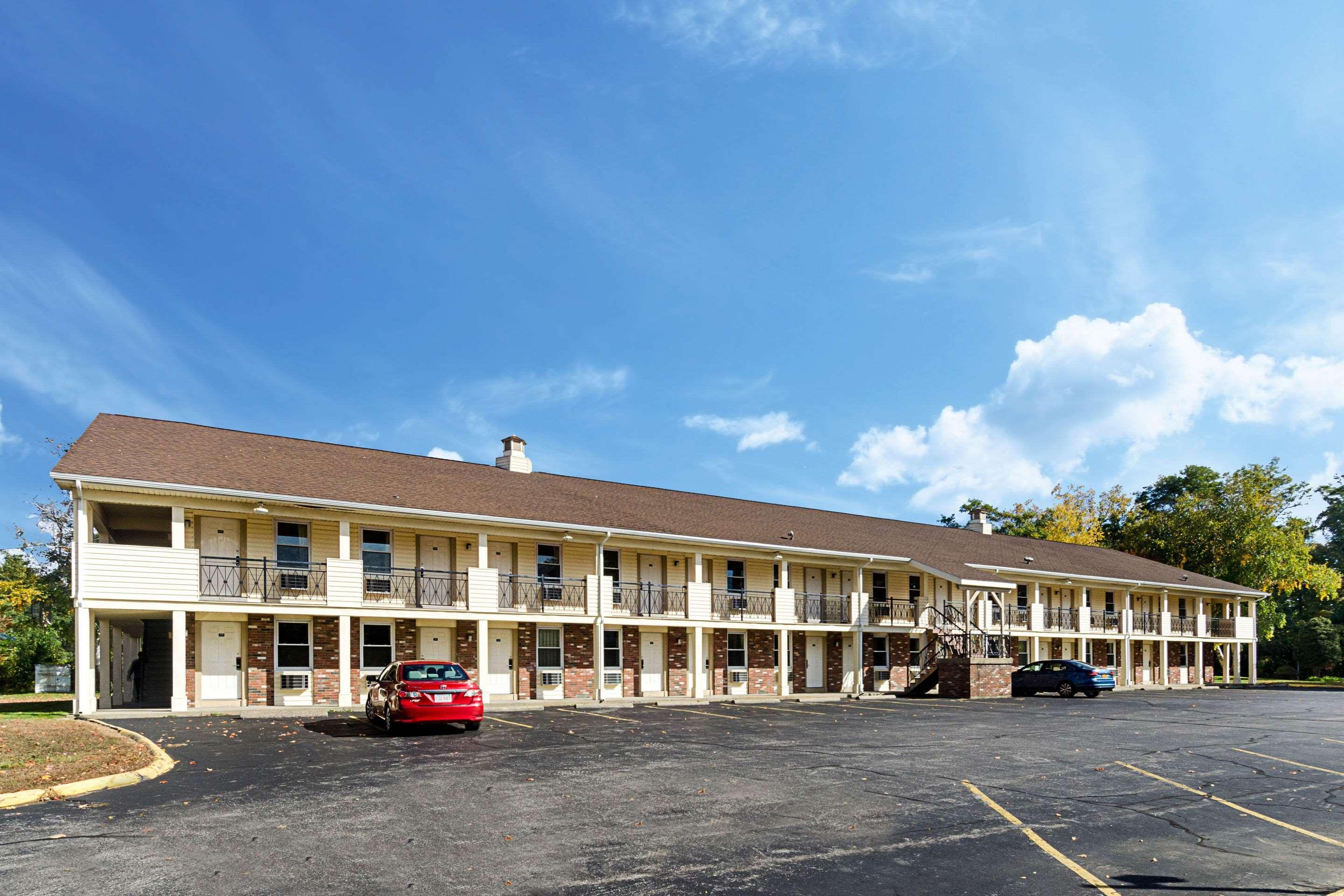 Econo Lodge Sturbridge Route 20 Exteriör bild