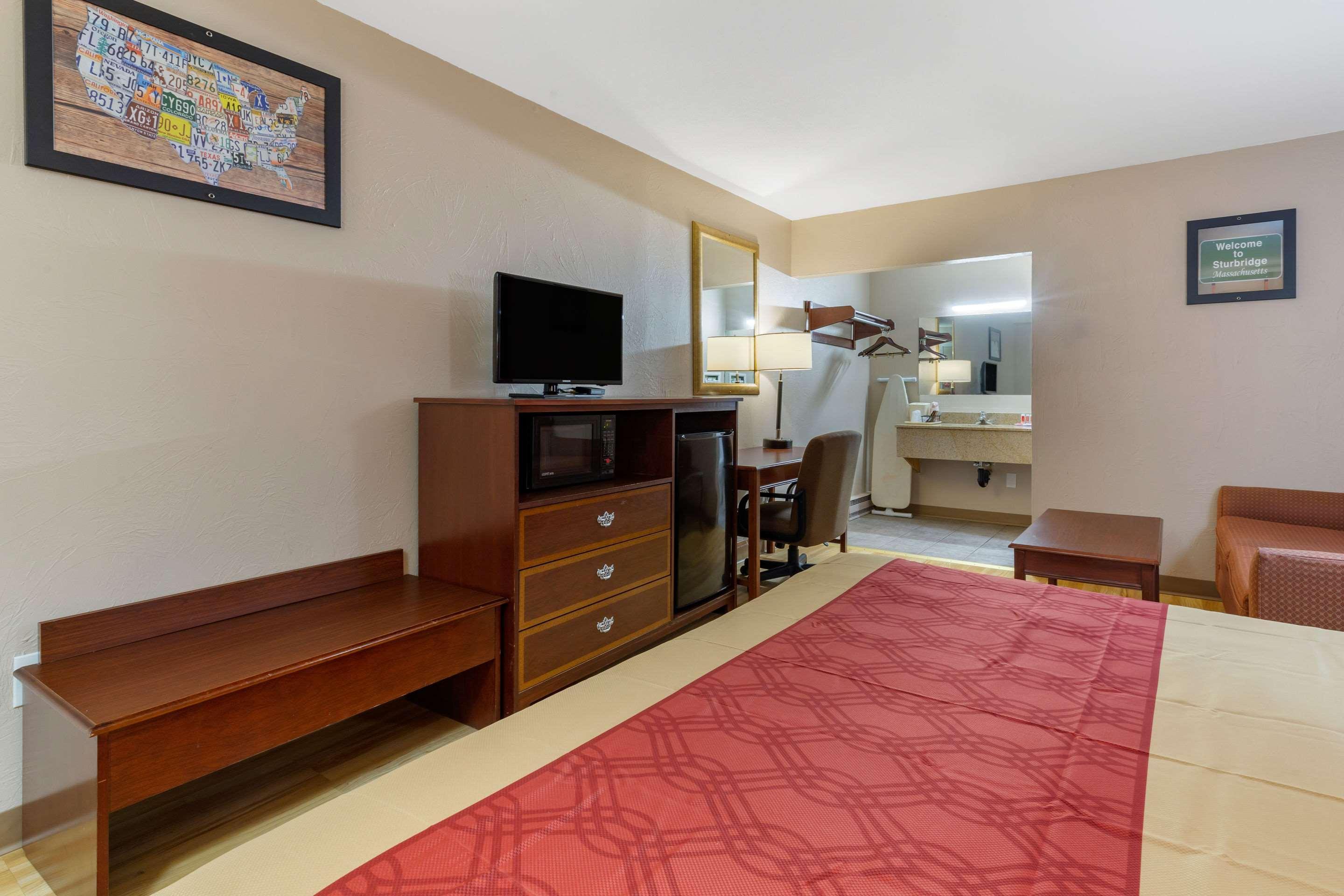 Econo Lodge Sturbridge Route 20 Exteriör bild