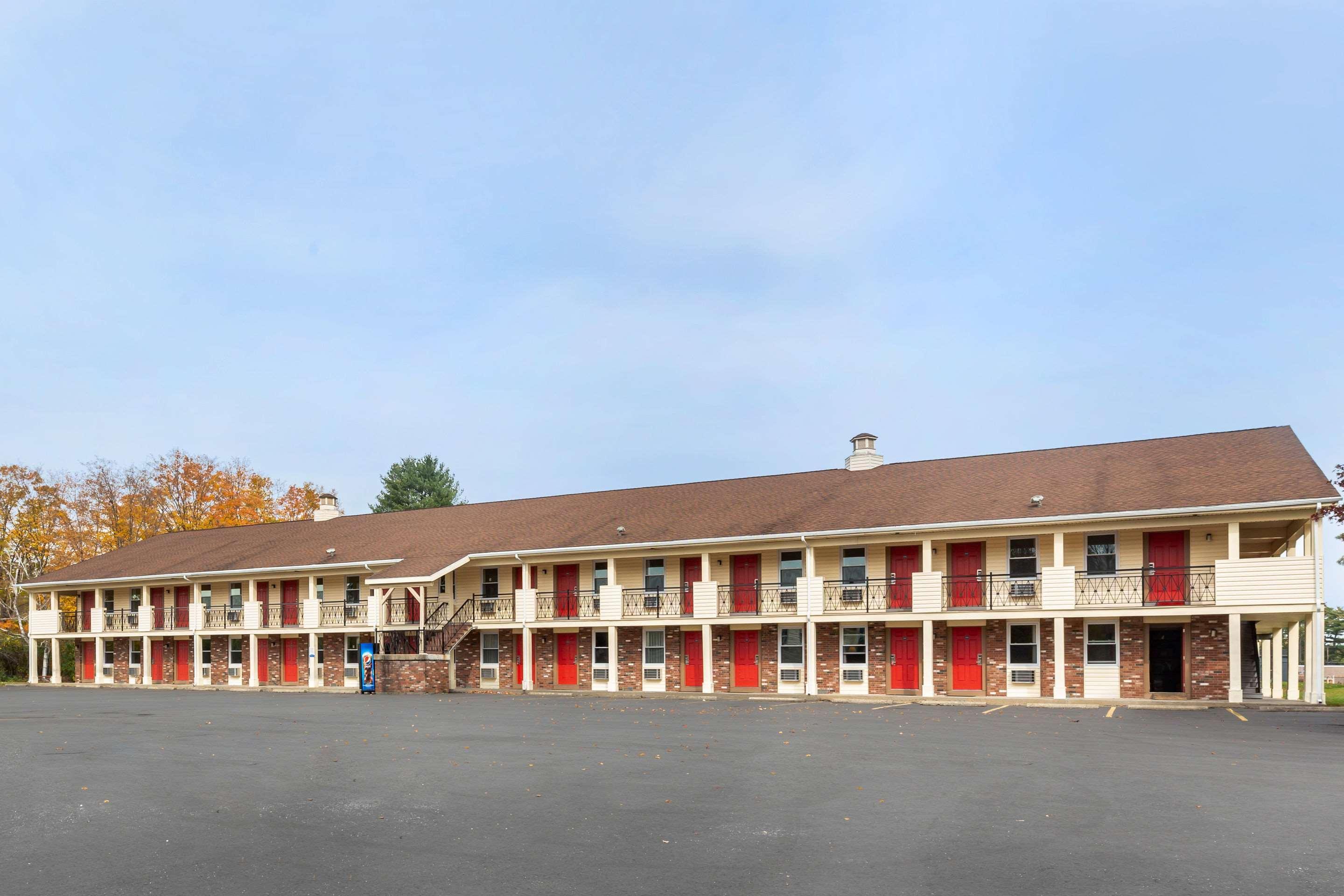 Econo Lodge Sturbridge Route 20 Exteriör bild