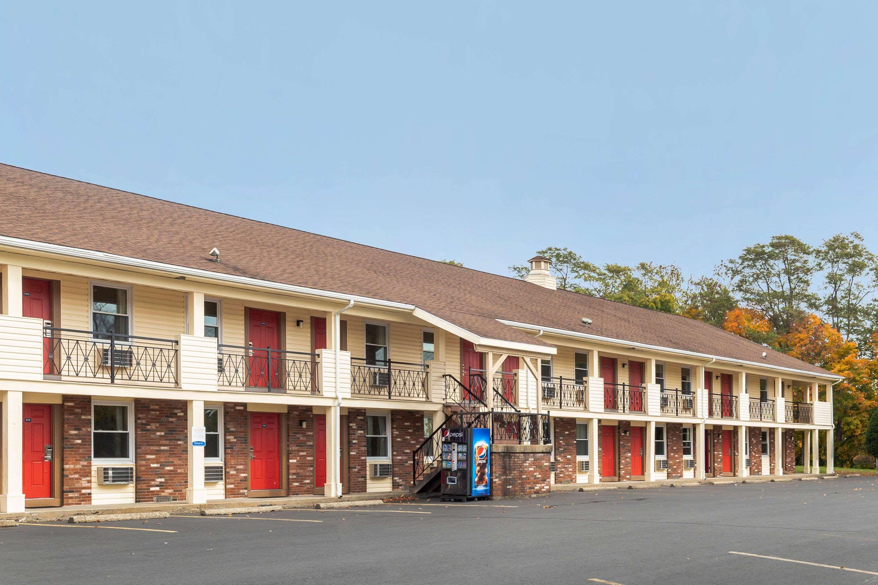 Econo Lodge Sturbridge Route 20 Exteriör bild